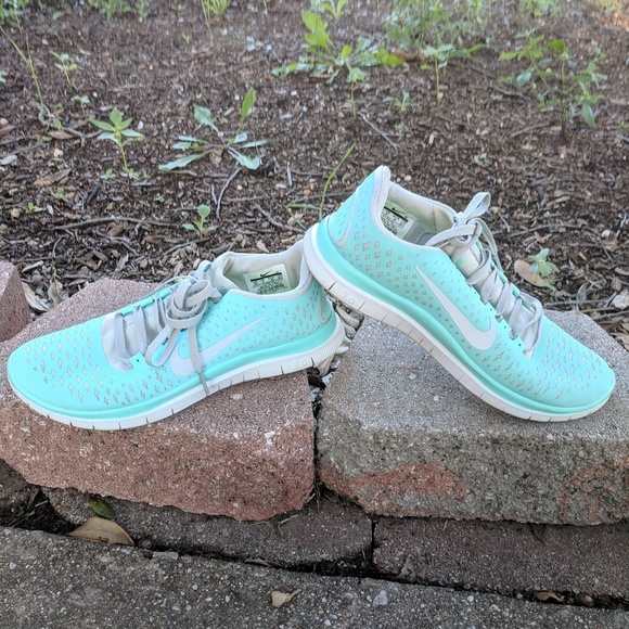 Nike Shoes - Women's nike free run